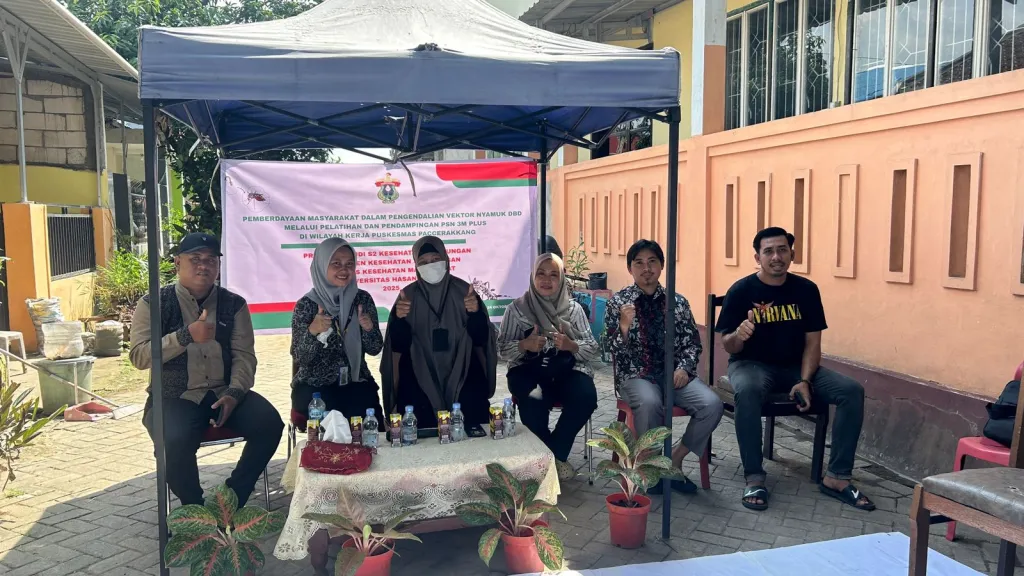 Pemberdayaan warga Paccerakkang cegah DBD bersama FKM Unhas.